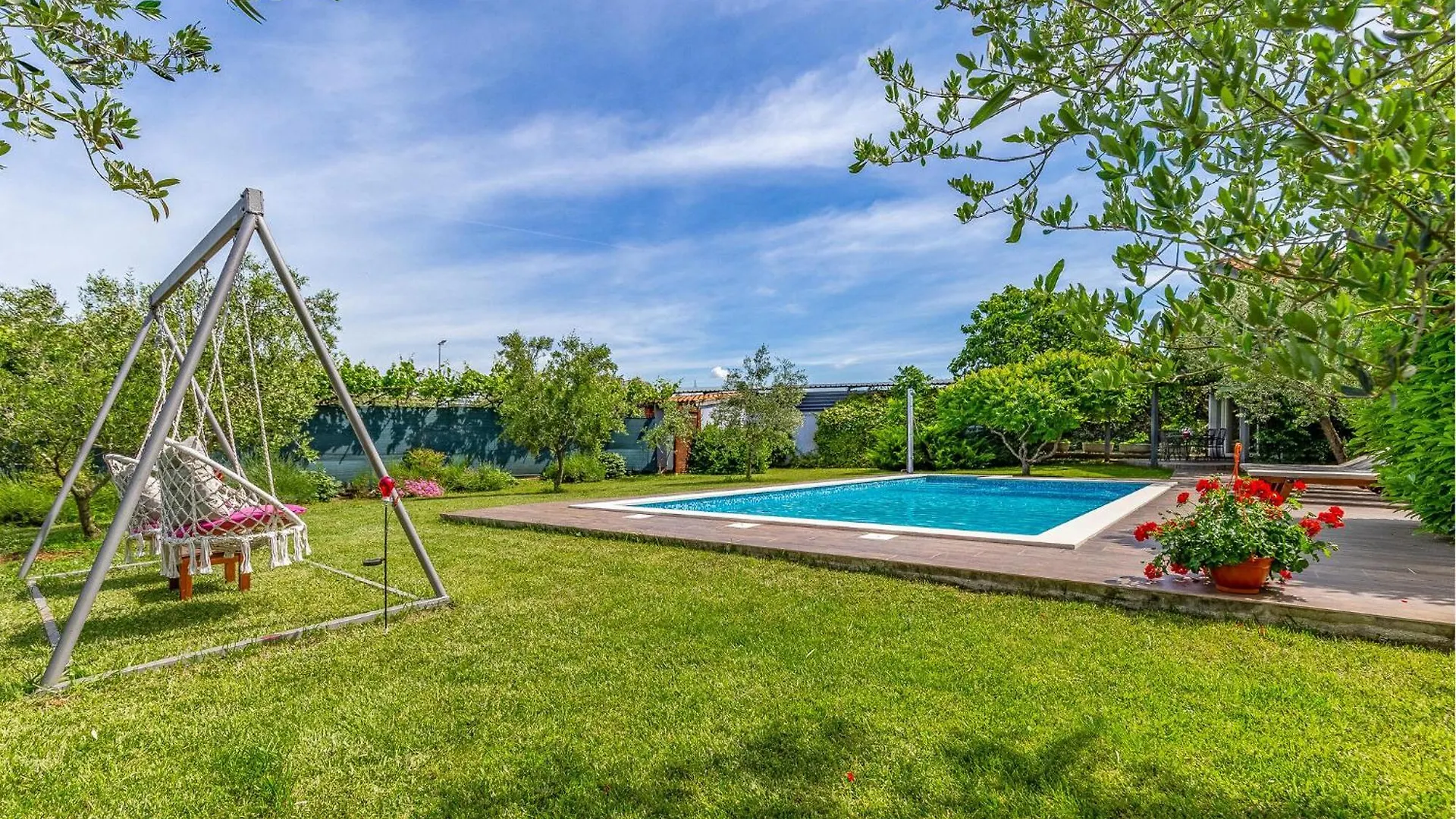 2 Bedroom Lovely Home In Fažana 0*,